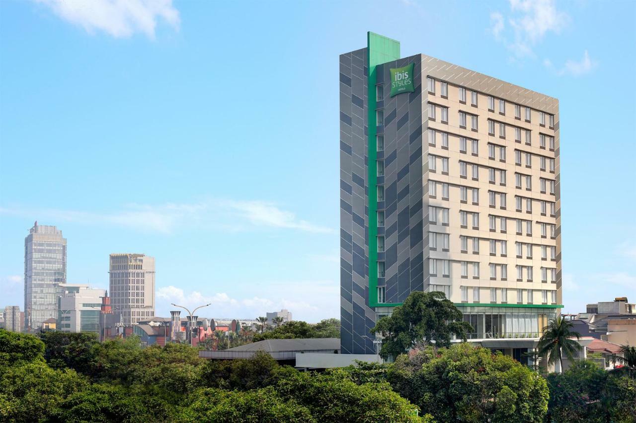 Ibis Styles Jakarta Simatupang Hotel Exterior photo